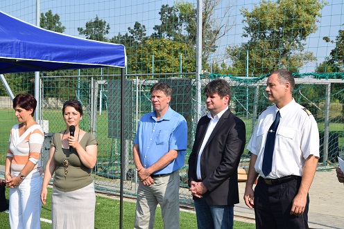 Pákozdiné Vajda Erika a Gyulai Gyermekosztályért Alapítvány elnöke, Dr. H. Nagy Katalni főorsvos, Gajda Róbert Békés Megye kománymegbízottja, Dr. Polyák Zsolt r. dandártábornok, Békés Megye rendőrfőkapitánya, Hafenscher Csaba Zoltán bv. ezredes, Forrás: BM.BV.INT. - Uhrin Ilona