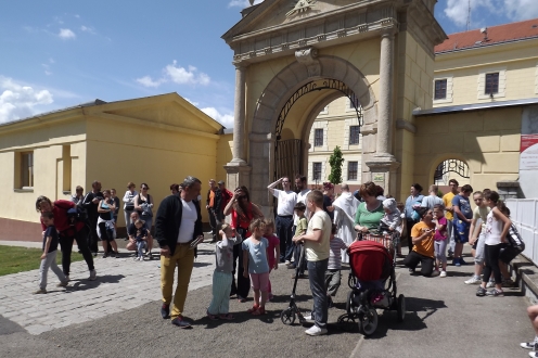 Családias légkörben rajthoz gyülekeznek a résztvevők. Forrás: Márianosztrai Fegyház és Börtön